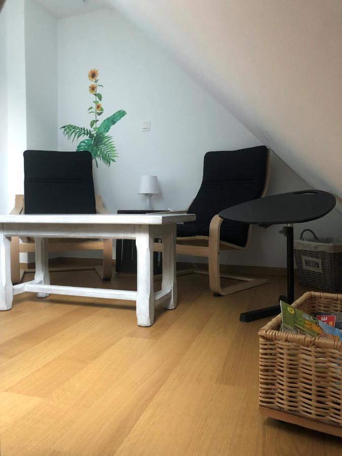 Gite Familial Ferme Des Aujes Falaen Onhaye Exteriör bild