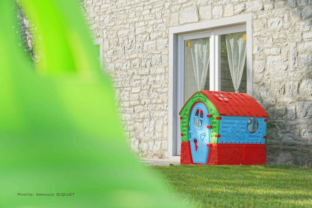Gite Familial Ferme Des Aujes Falaen Onhaye Exteriör bild