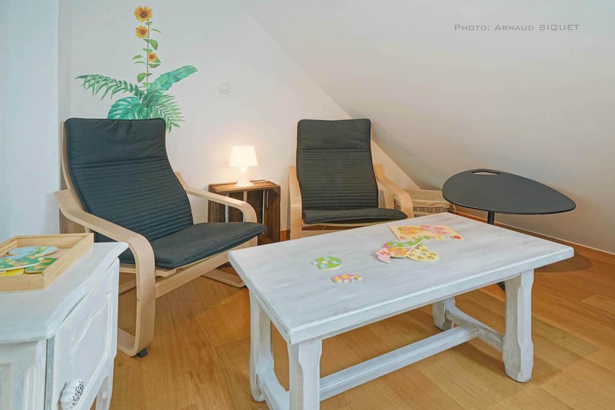 Gite Familial Ferme Des Aujes Falaen Onhaye Exteriör bild